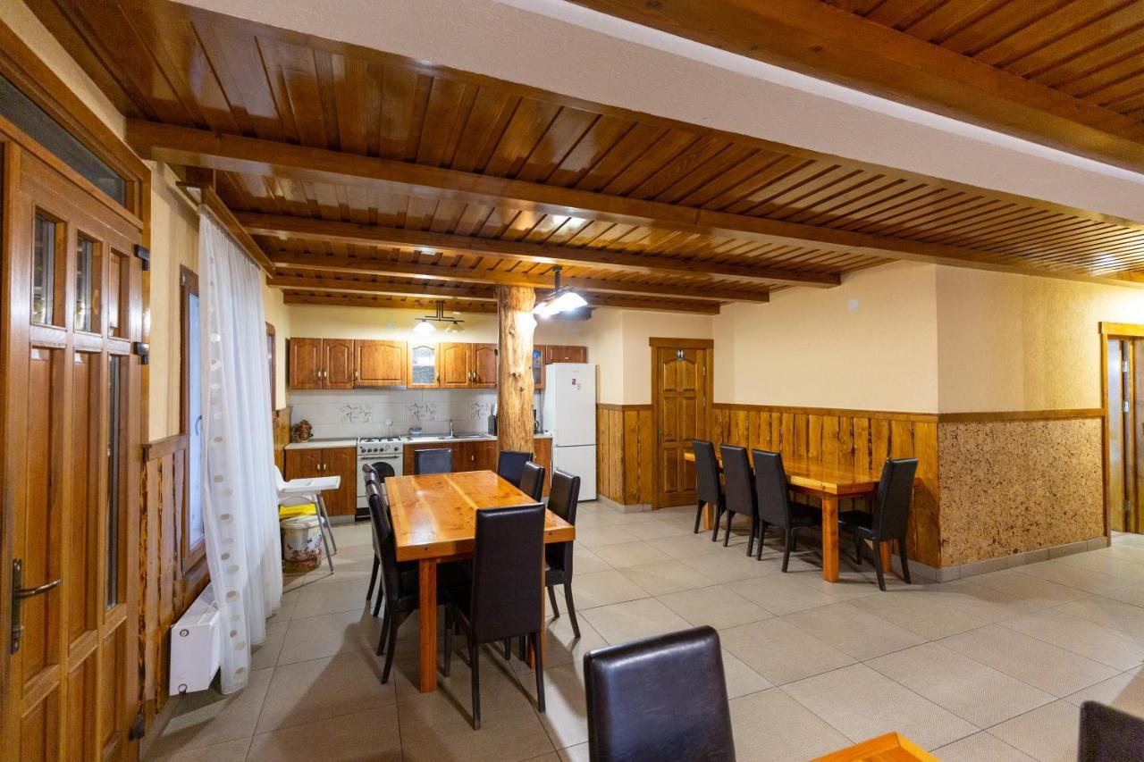 Conacul De Sub Munte Villa Novaci-Straini Luaran gambar