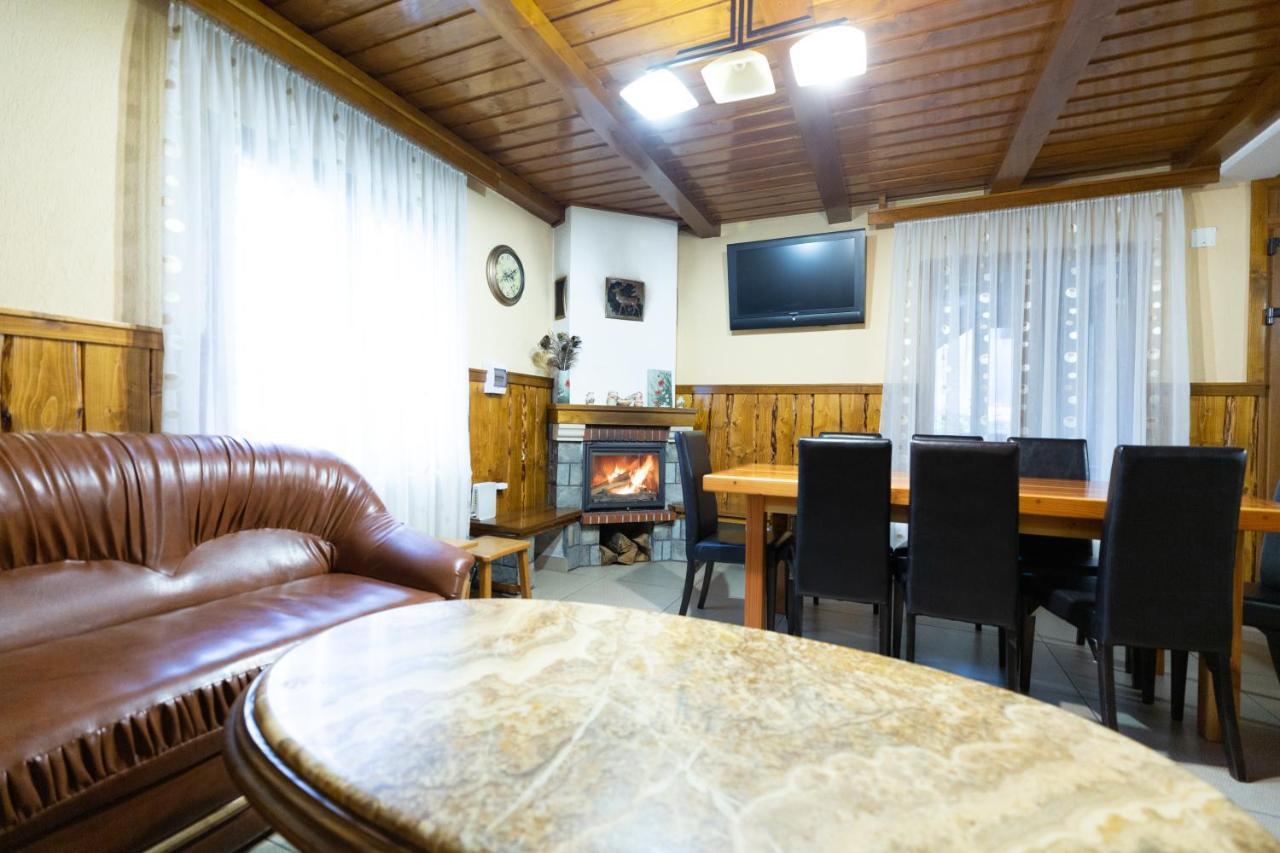 Conacul De Sub Munte Villa Novaci-Straini Luaran gambar