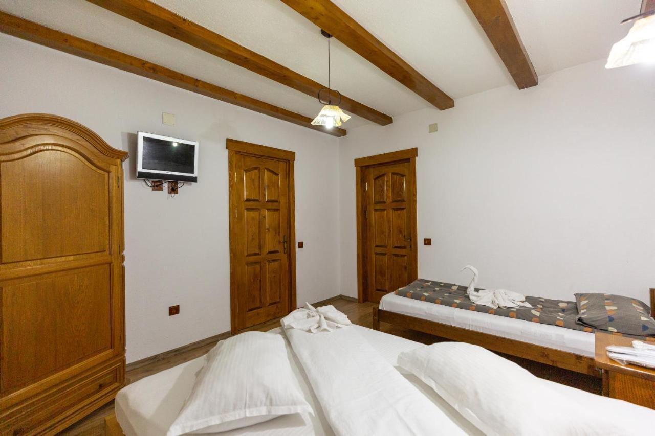 Conacul De Sub Munte Villa Novaci-Straini Luaran gambar