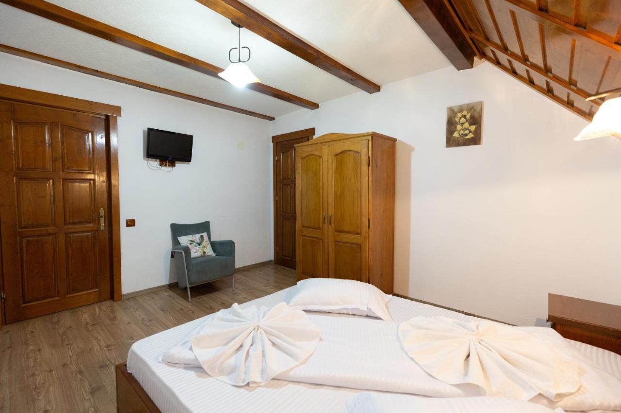 Conacul De Sub Munte Villa Novaci-Straini Luaran gambar
