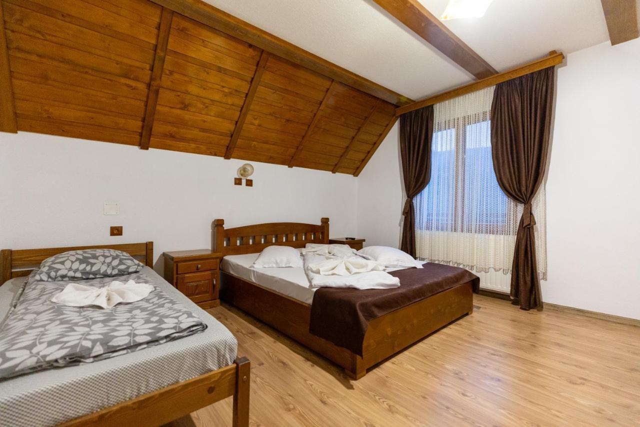 Conacul De Sub Munte Villa Novaci-Straini Luaran gambar