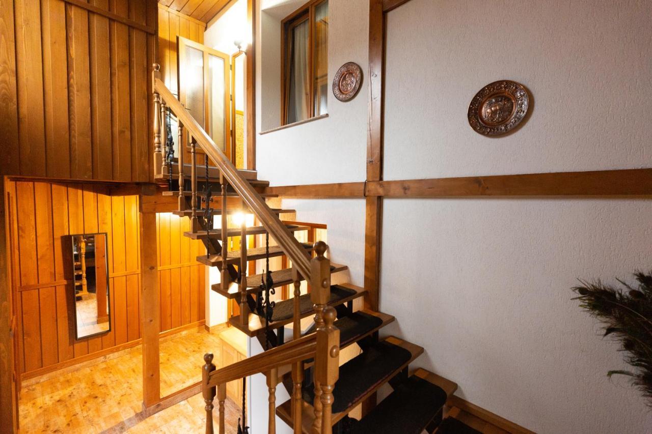 Conacul De Sub Munte Villa Novaci-Straini Luaran gambar
