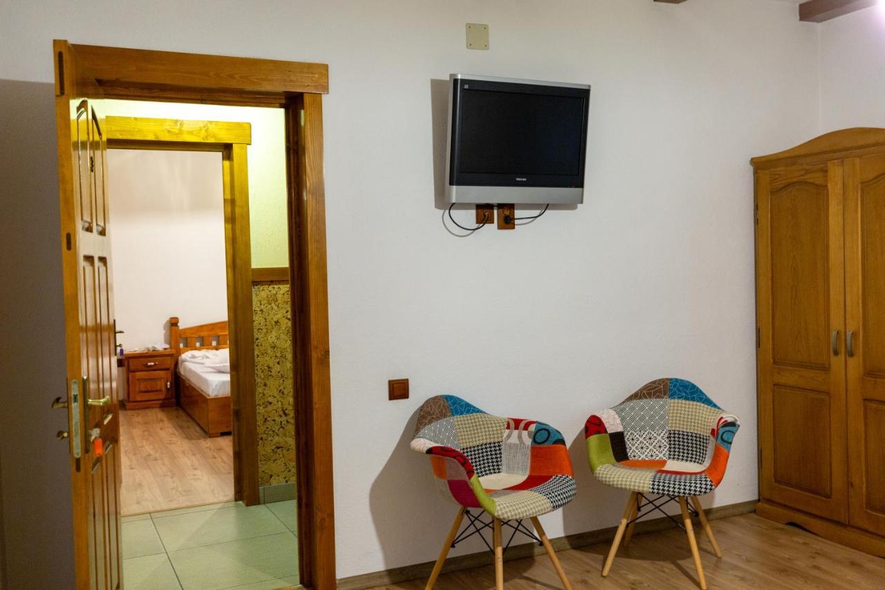 Conacul De Sub Munte Villa Novaci-Straini Luaran gambar